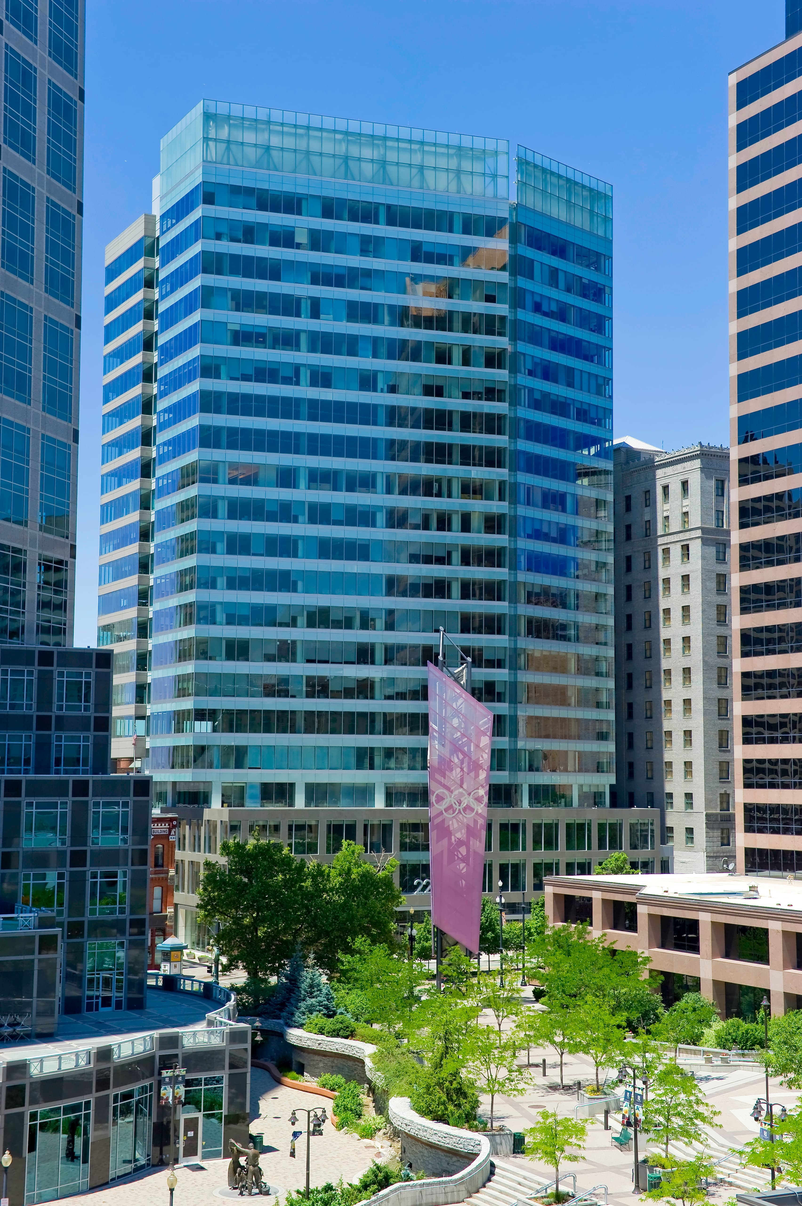 Regus - 222 Main